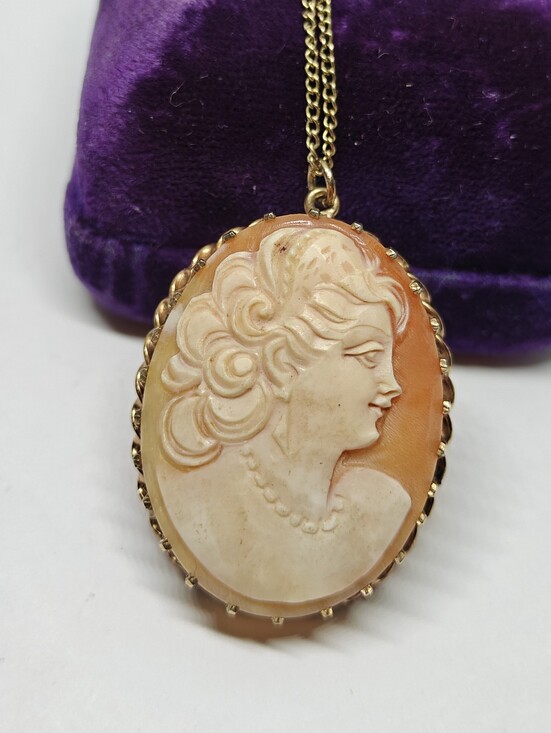 cameo Jewelry - Vintage Antique Cameo Pendant Necklace